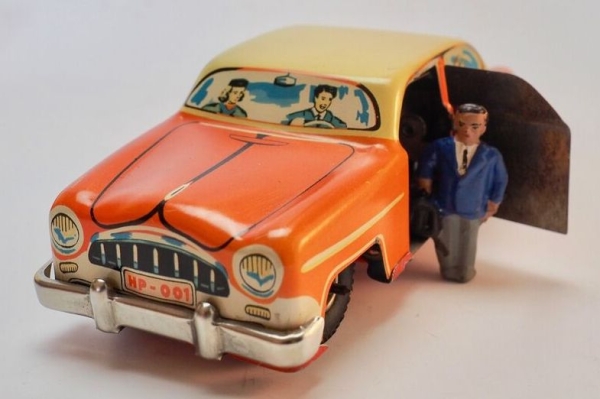 HPZ Prottengeier Sedan with driver 1955 Tinmodel with frictiondrive in original box (5694)